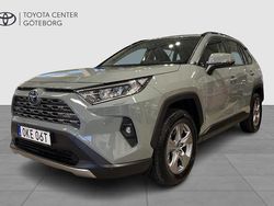 Grön Ny 2025 Toyota RAV4 Hybrid Active SUV | 414 900 kr (Bra pris)