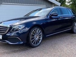 Blå Begagnad 2018 Mercedes E400 Exclusive Kombi | 365 000 kr (Marknadspris)
