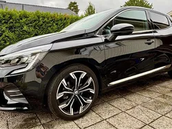 Svart Begagnad 2023 Renault Clio V Techno Halvkombi | 179 000 kr (Marknadspris)