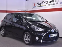 Svart Begagnad 2015 Toyota Yaris Hybrid Halvkombi | 114 500 kr (Lite dyr)
