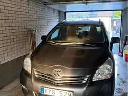 Grå Begagnad 2011 Toyota Verso Multidrive S Minibuss | 69 000 kr (Marknadspris)