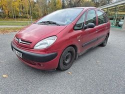 Ljusröd Begagnad 2001 Citroën Xsara Picasso Minibuss | 4 900 kr (Superpris)