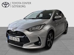 Silver Begagnad 2024 Toyota Yaris Hybrid Active Halvkombi | 259 900 kr (Lite dyr)
