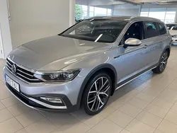 Silver (pyrit silver metallic) Begagnad 2023 VW Passat Alltrack Kombi | 349 900 kr (Marknadspris)