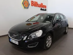 Svart Begagnad 2011 Volvo V60 Momentum Kombi | 119 900 kr (Marknadspris)