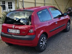 Röd Begagnad 2003 Renault Clio II Halvkombi | 36 000 kr (Marknadspris)