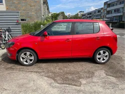 Röd Begagnad 2015 Skoda Fabia Ambiente Halvkombi | 72 000 kr (Dyr)
