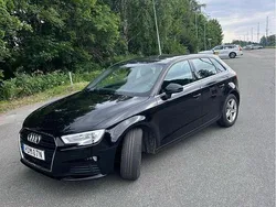 Svart Begagnad 2020 Audi A3 Sportback Comfort Halvkombi | 210 000 kr (Marknadspris)