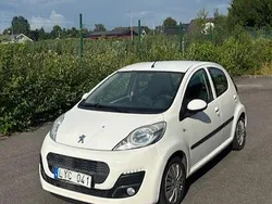 Vit Begagnad 2013 Peugeot 107 Halvkombi | 34 900 kr (Marknadspris)