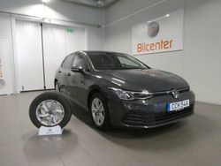 Grå Begagnad 2022 VW Golf VIII Halvkombi | 259 900 kr (Marknadspris)