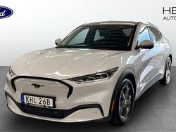 Vit (white) Begagnad 2022 Ford Mustang Mach-E Standard Range SUV | 340 000 kr (Bra pris)