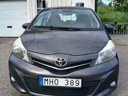 Grå Begagnad 2012 Toyota Yaris Active Halvkombi | 49 900 kr (Marknadspris)