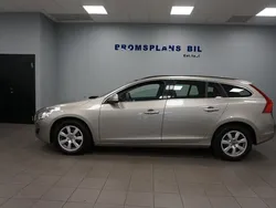 Ljusbrun (brunmetallic) Begagnad 2013 Volvo V60 Momentum Kombi | 109 500 kr (Marknadspris)