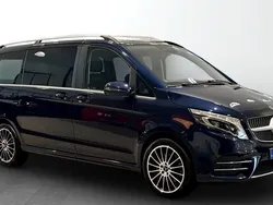 Mörkblå (blue) Begagnad 2019 Mercedes V300 Avantgarde Minibuss | 599 875 kr (Dyr)