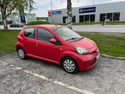 Röd Begagnad 2006 Toyota Aygo Halvkombi | 15 000 kr (Bra pris)