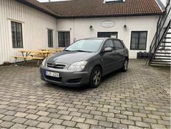 Grå Begagnad 2006 Toyota Corolla Halvkombi | 30 000 kr (Marknadspris)