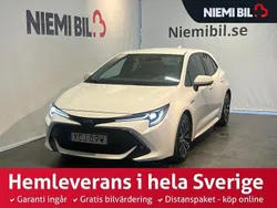 Vit Begagnad 2019 Toyota Corolla Hybrid Style Halvkombi | 229 900 kr (Marknadspris)