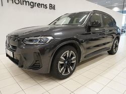 Grå Begagnad 2022 BMW iX3 M Sport SUV | 439 900 kr (Marknadspris)