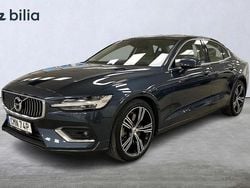 Mörkblå Begagnad 2019 Volvo S60 Inscription Sedan | 319 900 kr (Marknadspris)