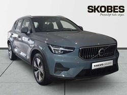 Grå Begagnad 2023 Volvo XC40 Core SUV | 389 900 kr (Marknadspris)