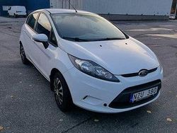 Vit Begagnad 2011 Ford Fiesta Trend Halvkombi | 30 000 kr (Marknadspris)
