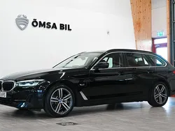 Svart Begagnad 2022 BMW 530e Kombi | 339 800 kr (Marknadspris)
