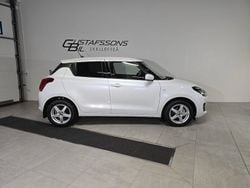 Vit Begagnad 2022 Suzuki Swift Halvkombi | 218 000 kr (Marknadspris)