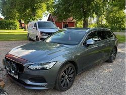 Grå Begagnad 2018 Volvo V90 Momentum Kombi | 217 900 kr (Marknadspris)