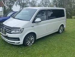 Vit Begagnad 2017 VW Multivan Highline Minibuss | 315 000 kr (Superpris)
