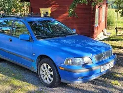 Blå Begagnad 2000 Volvo V40 Kombi | 6 500 kr