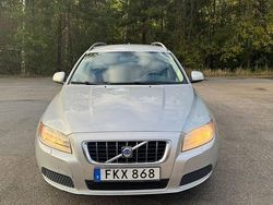 Ljusgrå Begagnad 2008 Volvo V70 Kinetic Kombi | 32 000 kr (Bra pris)