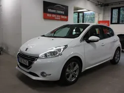 Vit Begagnad 2015 Peugeot 208 Halvkombi | 69 900 kr (Marknadspris)