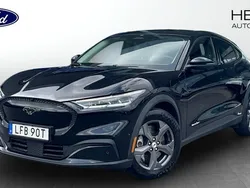 Svart (black) Begagnad 2021 Ford Mustang Mach-E Standard Range SUV | 329 900 kr (Bra pris)
