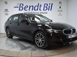 Svart Begagnad 2024 BMW 330e Shadowline Kombi | 539 500 kr (Marknadspris)