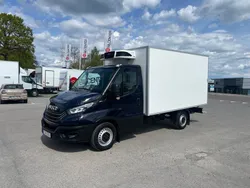 Mörkblå (blå) Begagnad 2023 Iveco Daily Van | 436 250 kr (Marknadspris)