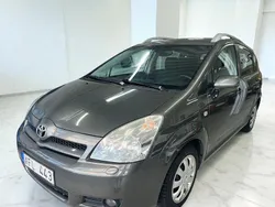 Grå Begagnad 2005 Toyota Corolla Verso Minibuss | 39 900 kr (Marknadspris)