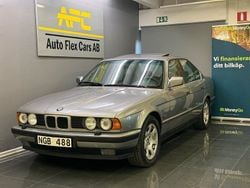 Ljusgrå Begagnad 1988 BMW 525 Sedan | 79 900 kr