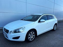 Vit Begagnad 2011 Volvo V60 Momentum Kombi | 49 000 kr