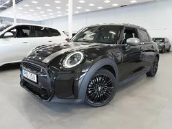 Svart Begagnad 2022 Mini Cooper Halvkombi | 269 500 kr (Marknadspris)