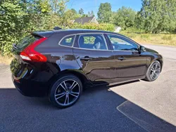 Svart Begagnad 2017 Volvo V40 Momentum Kombi | 129 000 kr (Marknadspris)