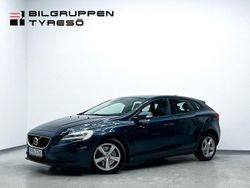 Mörkblå (blå) Begagnad 2017 Volvo V40 Kombi | 139 900 kr (Marknadspris)