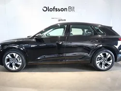 Svart Begagnad 2022 Audi e-tron Proline SUV | 399 900 kr (Bra pris)