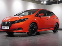 Röd/orange Begagnad 2023 Nissan Leaf 360º Halvkombi | 214 800 kr (Bra pris)