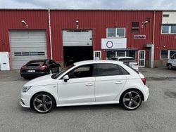 Vit Begagnad 2015 Audi A1 Sportback Sport Halvkombi | 119 900 kr