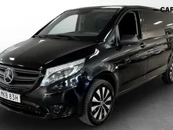 Svart Begagnad 2022 Mercedes Vito Minibuss | 343 920 kr