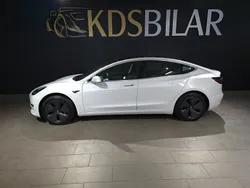 Vit Begagnad 2019 Tesla Model 3 Standard Range Plus Sedan | 199 800 kr (Marknadspris)