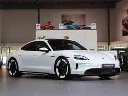 Vit Ny 2026 Porsche Taycan Sedan | 1 364 000 kr