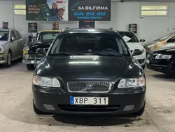 Mörkgrön Begagnad 2005 Volvo V70 Kinetic Kombi | 29 900 kr (Marknadspris)