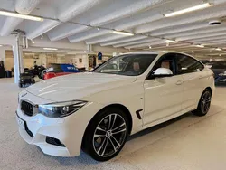 Vit (alpinevit) Begagnad 2017 BMW 320 Gran Turismo M Sport Halvkombi | 209 900 kr (Marknadspris)