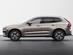 Ljusgrå Ny 2025 Volvo XC60 Core SUV | 594 600 kr (Bra pris)